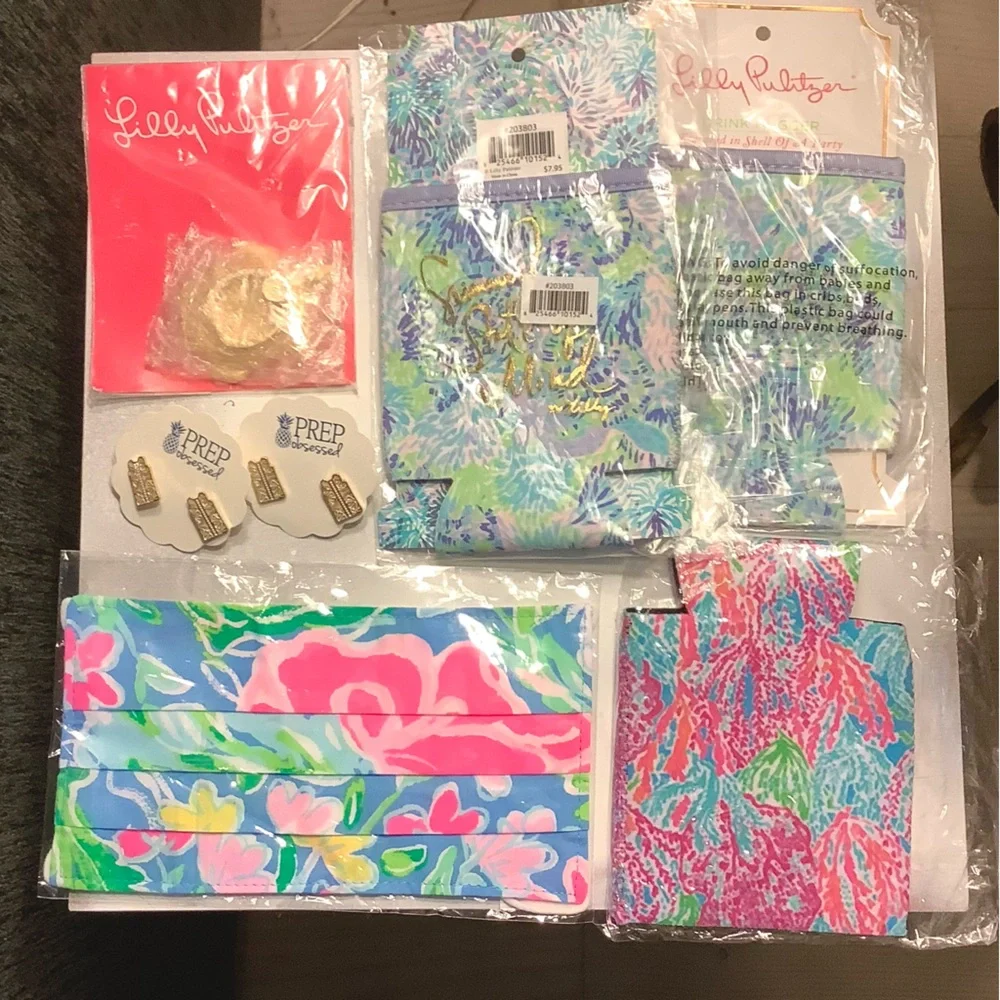 Lilly Pulitzer Fun pack 3 drink huggies,mask,phone ring 2 Prep obsessed earrings - Picture 1 of 3